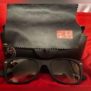 Black rayban sunglasses